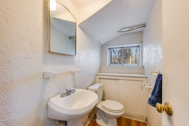 Building Photo - 250 Hudson Rd