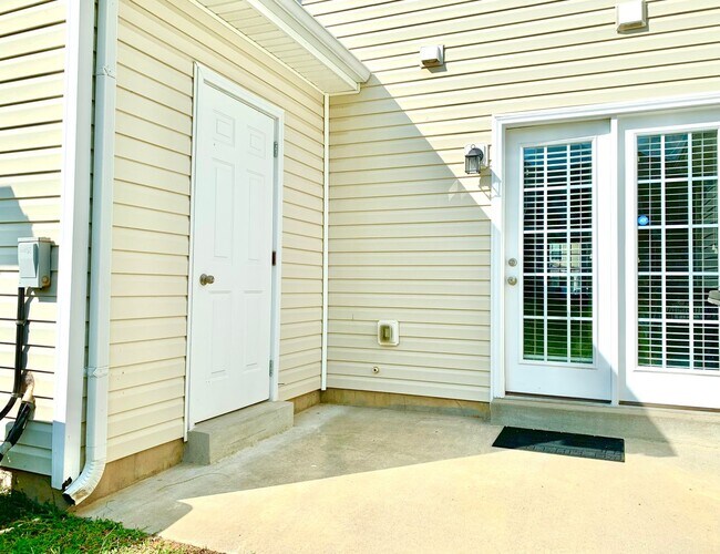 Building Photo - 308 Sam Houston Cir