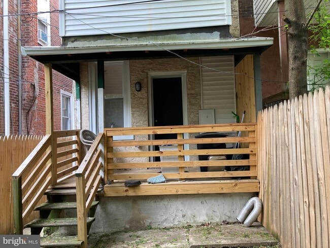 Building Photo - 5617 Lansdowne Ave