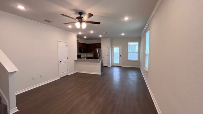 Building Photo - Gorgeous 3-Bed Townhome with Private Yard ...