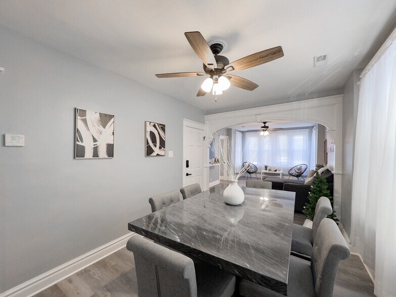 Building Photo - 2039 W 23rd St