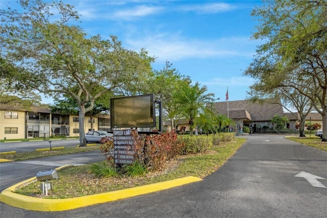 Building Photo - 301 Cambridge Rd