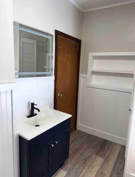 Building Photo - 614 Chenango St