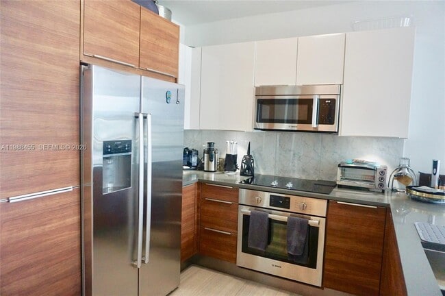 Building Photo - 601 NE 27th St