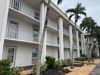 Building Photo - One Bedroom One Bath Seven Lakes Condo