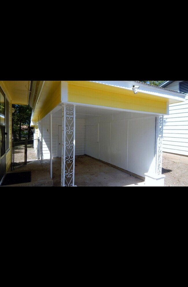 Building Photo - 110 S 41st St