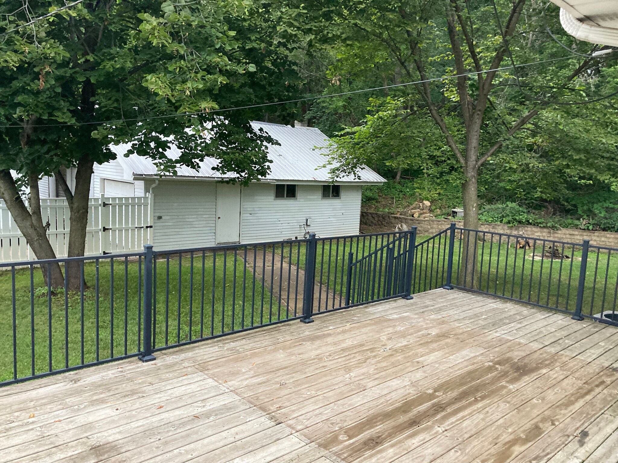 3080A Fenced Yard - 3080 Perrot Ave S