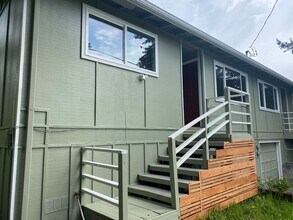 Building Photo - HSM01 ~ 1555/1565 Copping Street