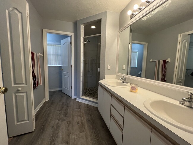Building Photo - Charming 3-Bed, 2-Bath Home in Kissimmee –...