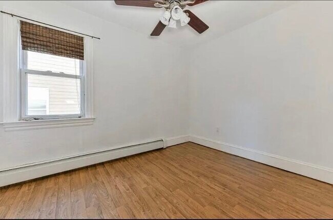 Building Photo - 154 Webster St