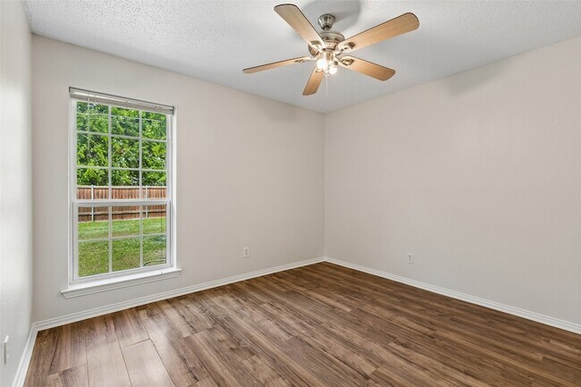 Building Photo - 2345 Park Vista Dr