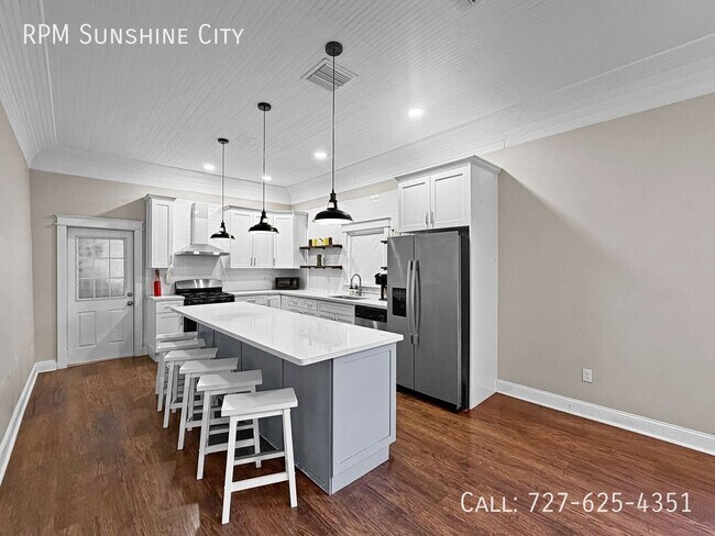 Building Photo - 1515 E 31st Ave