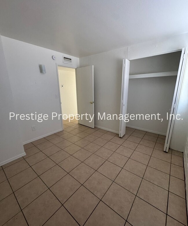 Building Photo - 2115-2117 N Bell Ave