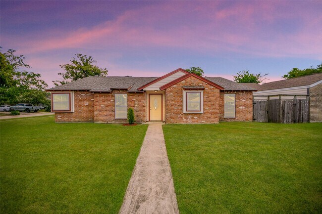 Primary Photo - 15834 Fern Basin Dr