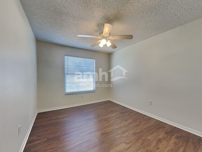 Building Photo - 716 Grand Canyon Dr