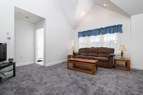 Building Photo - 367 Rockland St