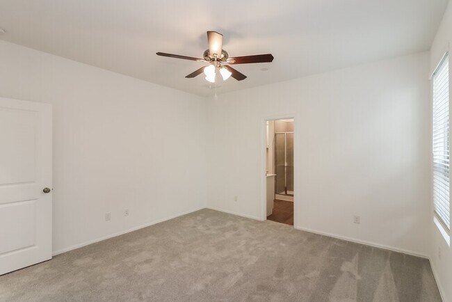 Building Photo - 1934 Ballesteros St