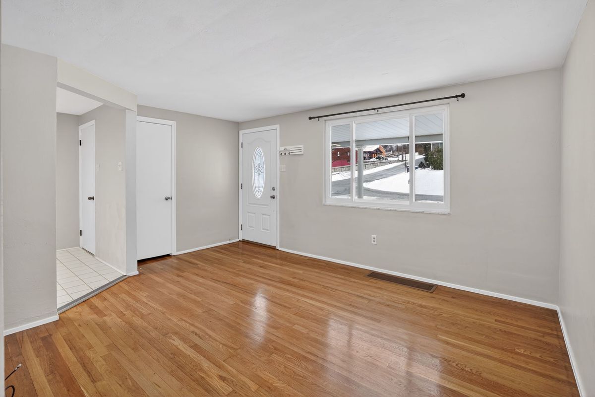 Building Photo - 3341 Recker Dr