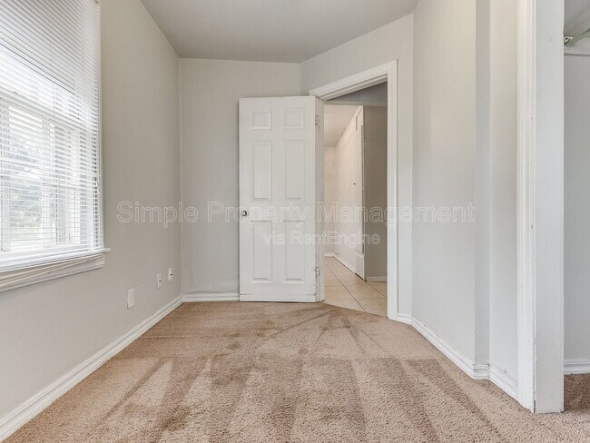 Building Photo - 7105 NW 39th St