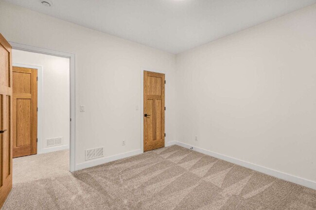 Building Photo - Stunning New Construction in the Heart of Uptown