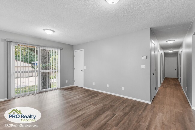 Building Photo - 5 Bedroom Home in Crystal