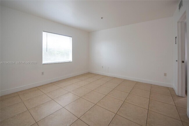 Building Photo - 4147 Stirling Rd