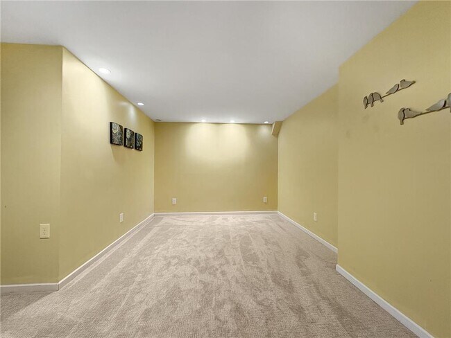 Building Photo - 4407 Curve Ave