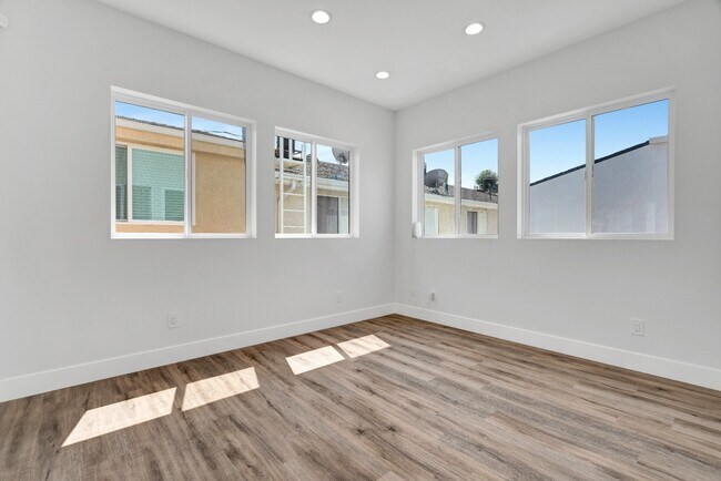 Building Photo - Elegant 2BR / 2BA in Prime North Hollywood