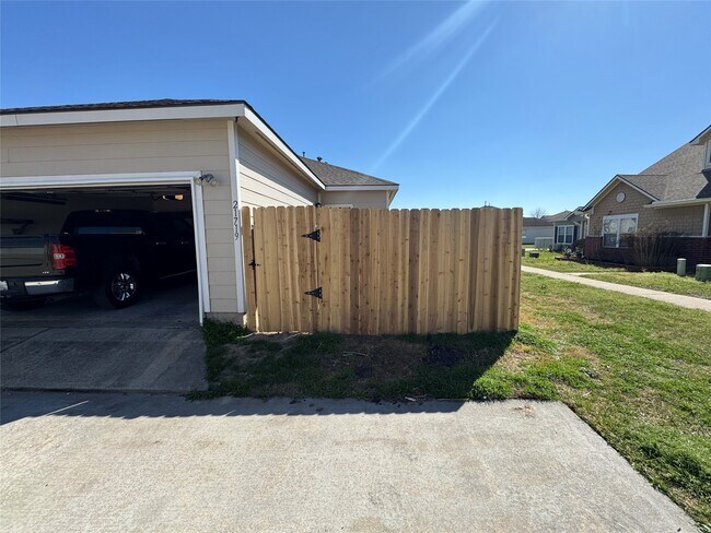 Building Photo - 21719 Mossy Field Ln