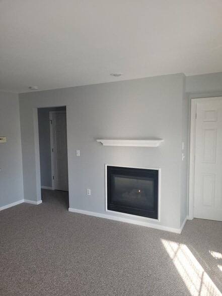 Building Photo - 2775 N Forest Rd