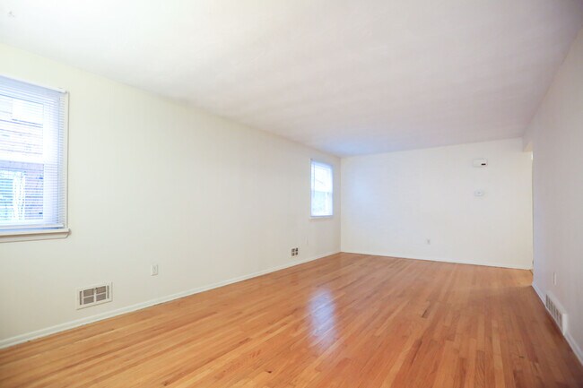 Building Photo - 141 David Ave