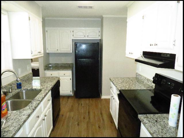 Building Photo - 1403 S Schiller St