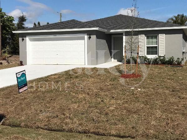 Building Photo - 931 SE Thornhill Dr