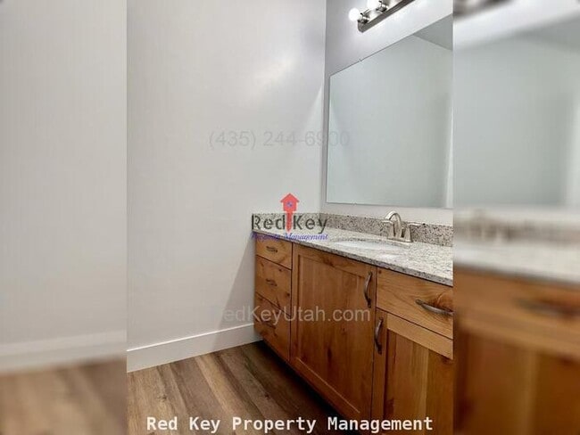 Building Photo - Glen Eagles Ct. Townhouse