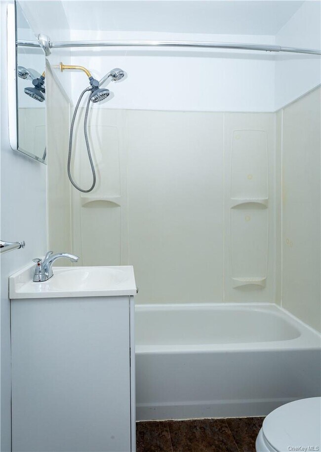 Building Photo - 33 Holmes Rd