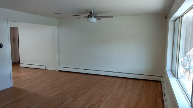 Building Photo - Beautifully Updated Boulder 3Bed/2Bath- Walking distance from CU campus & 29th St Mall! Available...
