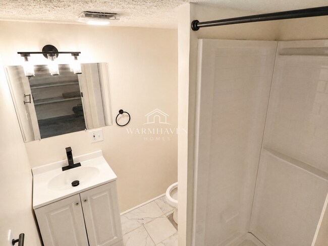 Building Photo - 129 Idlewild St