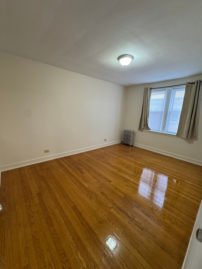 Building Photo - 4956 S Prairie Ave