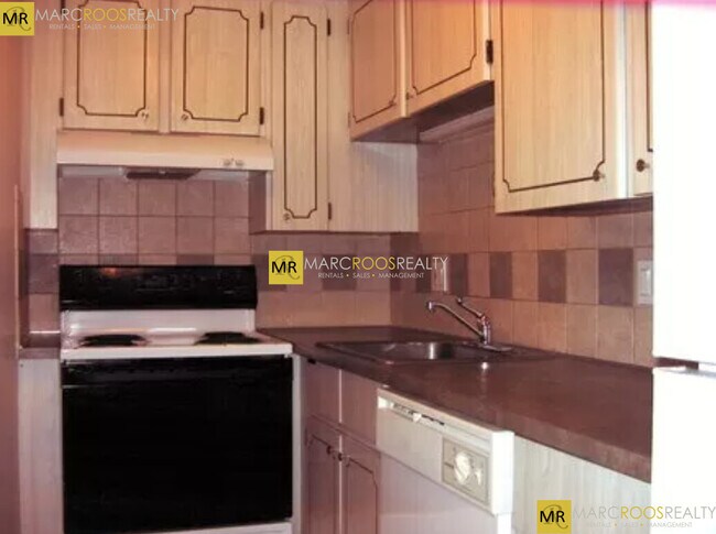 Primary Photo - 158 Lexington St