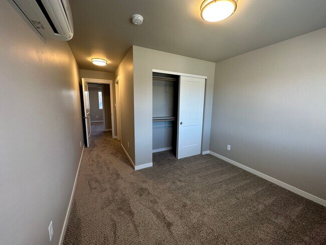 Building Photo - 61540 SE Lucia St