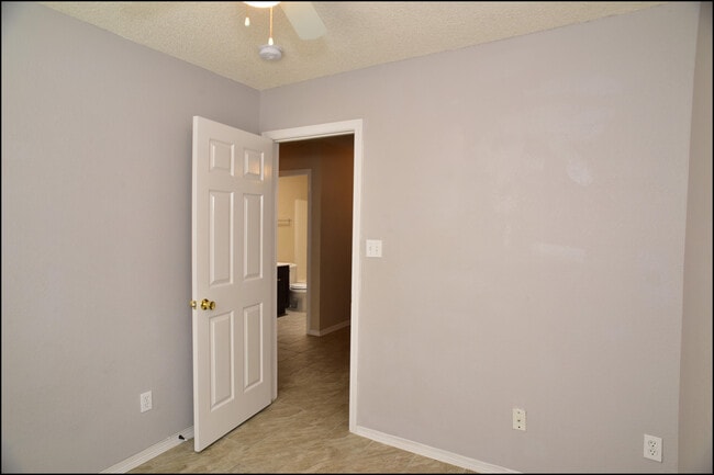 Building Photo - 14149 Warren Belin Dr