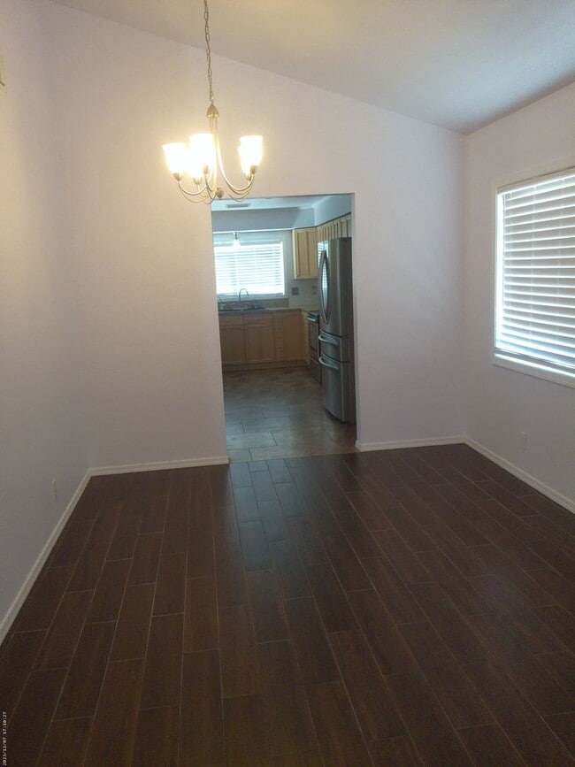 Building Photo - Pool Home 3 bedroom 2 bathroom Long term