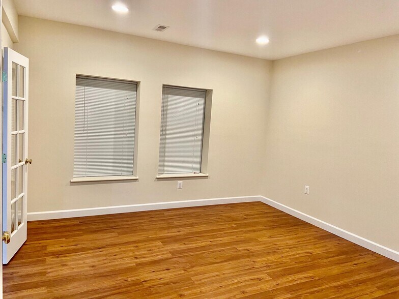 Building Photo - 20385 Dunkirk Sq