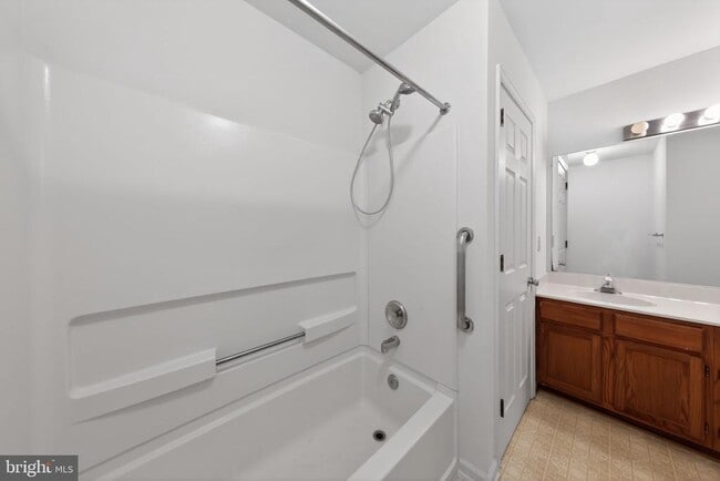 Building Photo - 409 Feather Dr