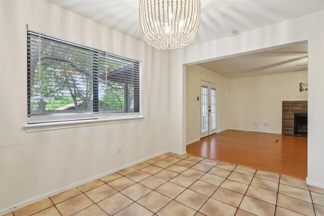 Building Photo - 1300 Tuxford Cove