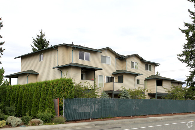 Building Photo - Forest Green Apartments