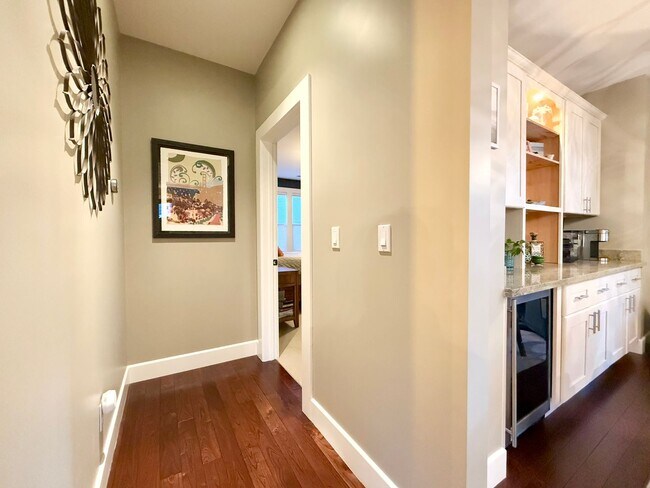 Building Photo - 251 San Pedro Ave