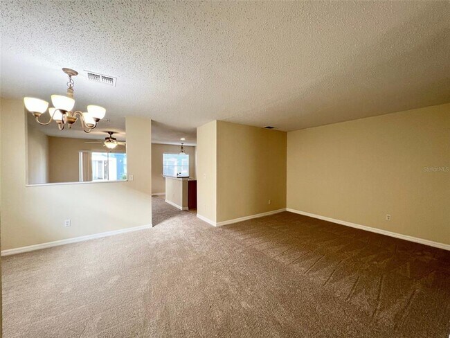 Building Photo - 12735 Somerset Oaks St