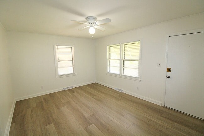 Building Photo - Cozy Remodeled Bungalow