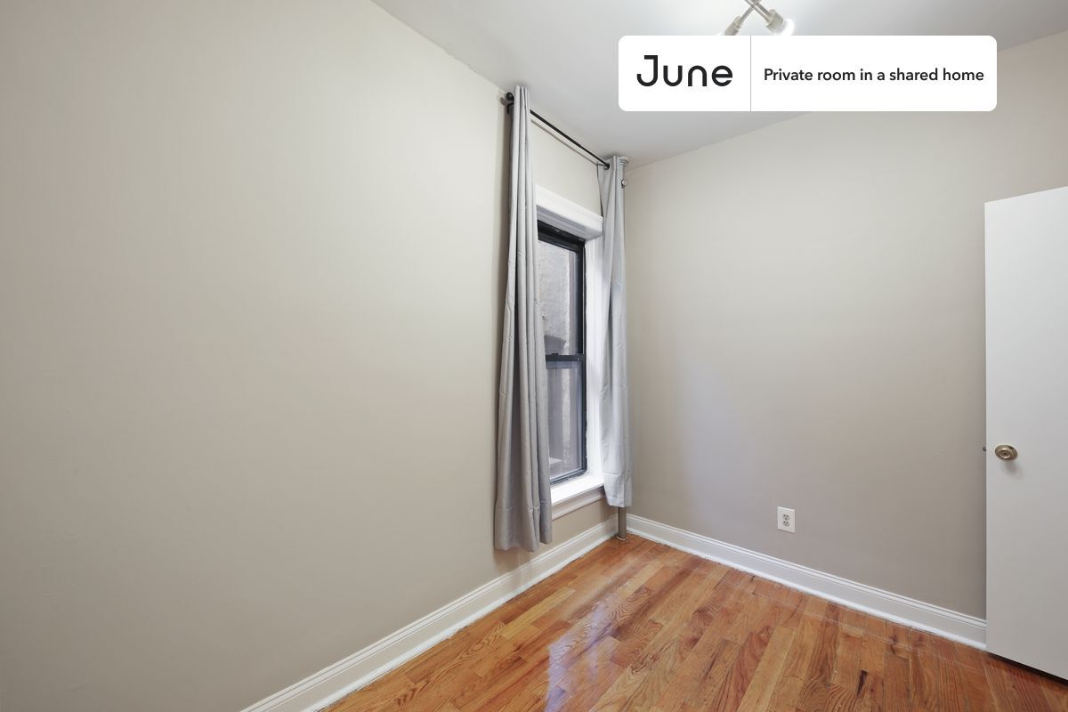 Building Photo - Private bedroom in 4 bed/1 bath Home